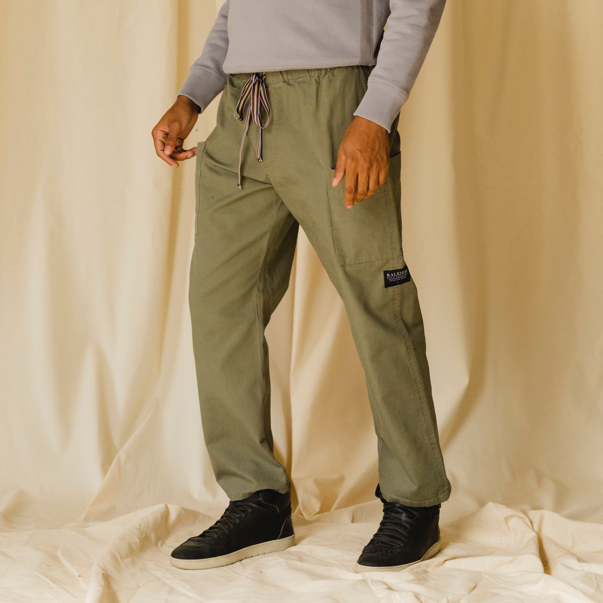 Raleigh Workshop Men's Drawstring Pant in Olive Canvas | Size Small | 100% Cotton